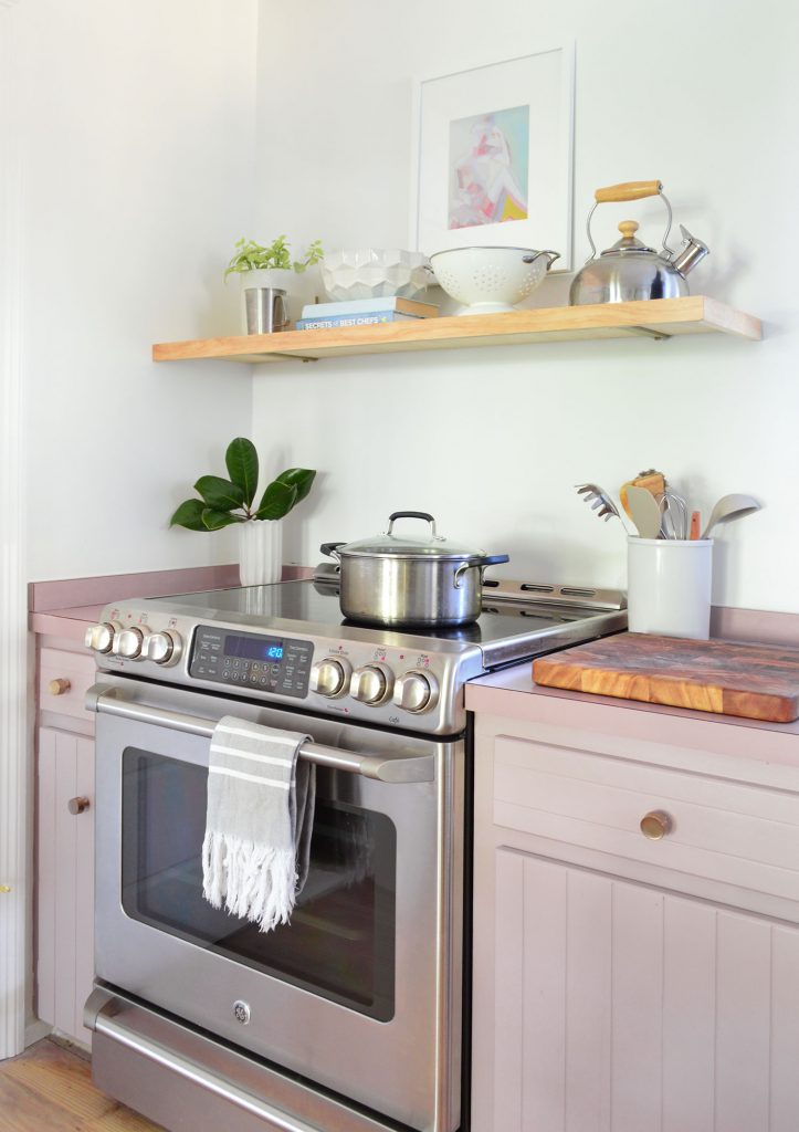 Kitchen Split Shelves Stove Detail